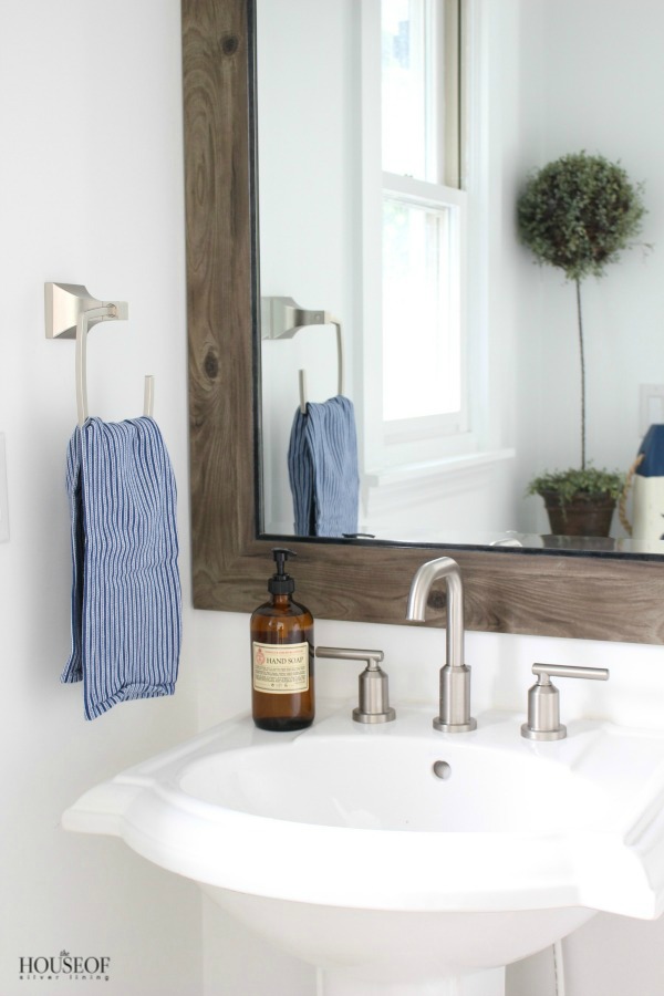 beach cottage bathroom