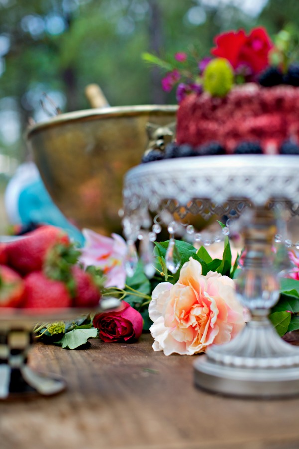 beautiful-tablescape-in-the-woods-9