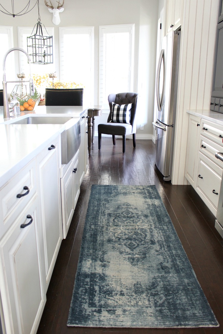 beautiful-fall-decorated-kitchen