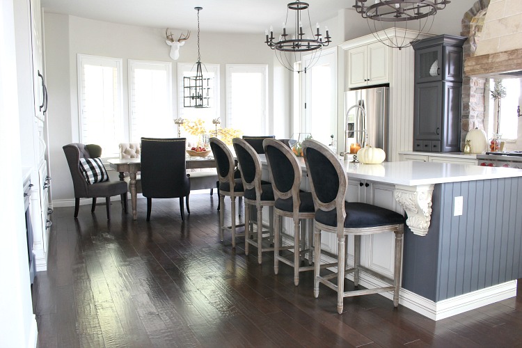 fall-decor-in-white-grey-kitchen