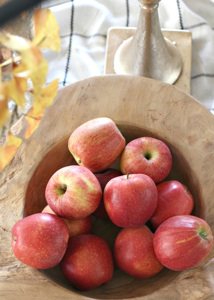 harvest-apples-in-wood-bowl