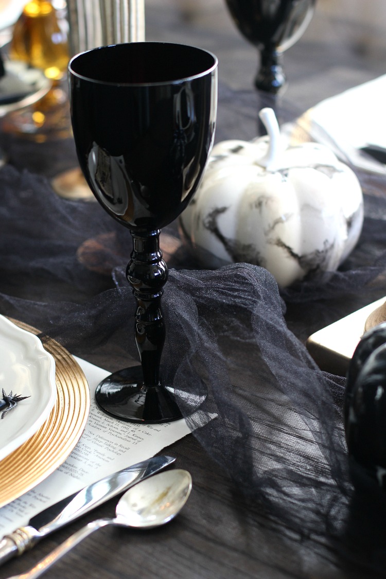 elegant-halloween-table