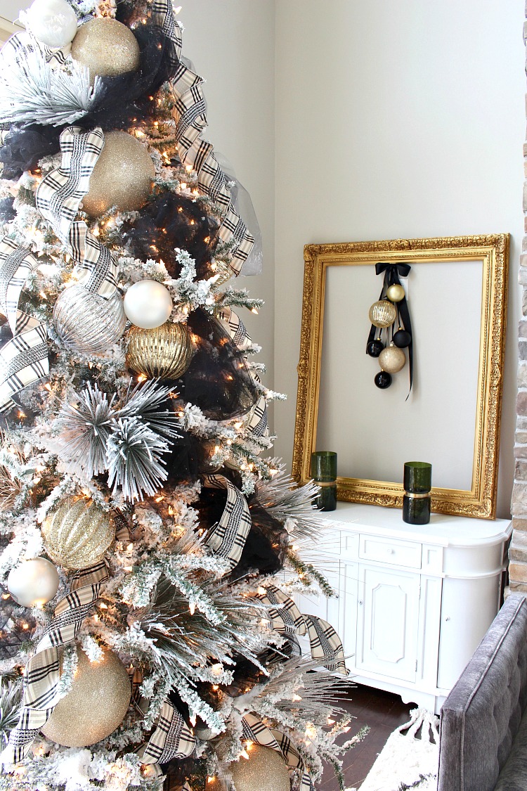 christmas-tree-decorated-with-tulle-1