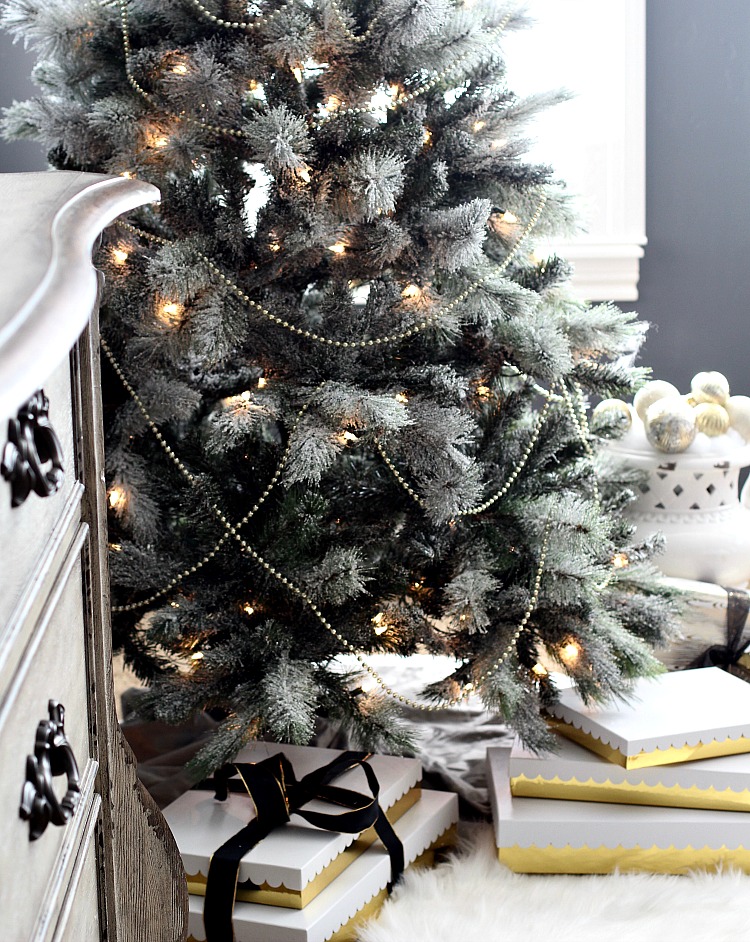 Decked & Styled Holiday Tour - A Christmas Bedroom - ZDesign At Home  Best  christmas tree decorations, Cool christmas trees, Elegant christmas trees