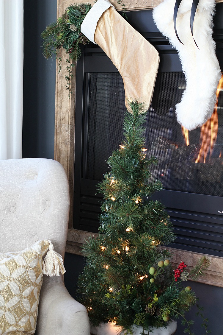 Decked & Styled Holiday Tour - A Christmas Bedroom - ZDesign At Home  Best  christmas tree decorations, Cool christmas trees, Elegant christmas trees