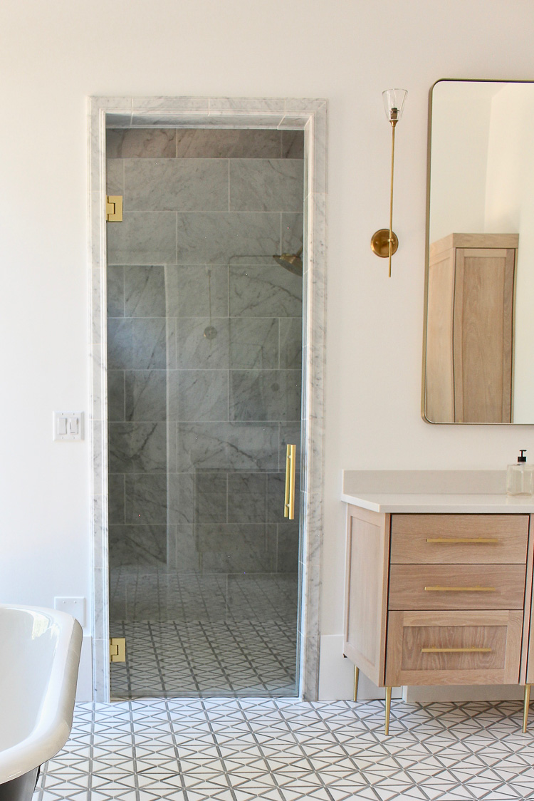 Caitlin's First MOTO Reveal - A Vintage Bathroom Gets A Modern