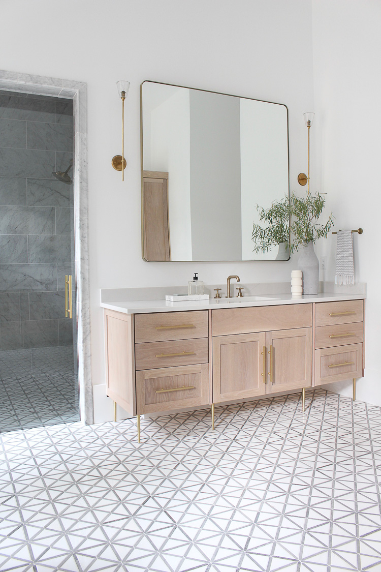 Caitlin's First MOTO Reveal - A Vintage Bathroom Gets A Modern