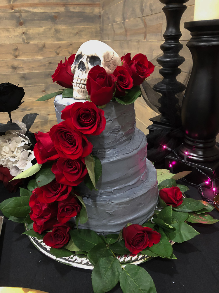 creepy-elegant-gothic-halloween-wedding-cake