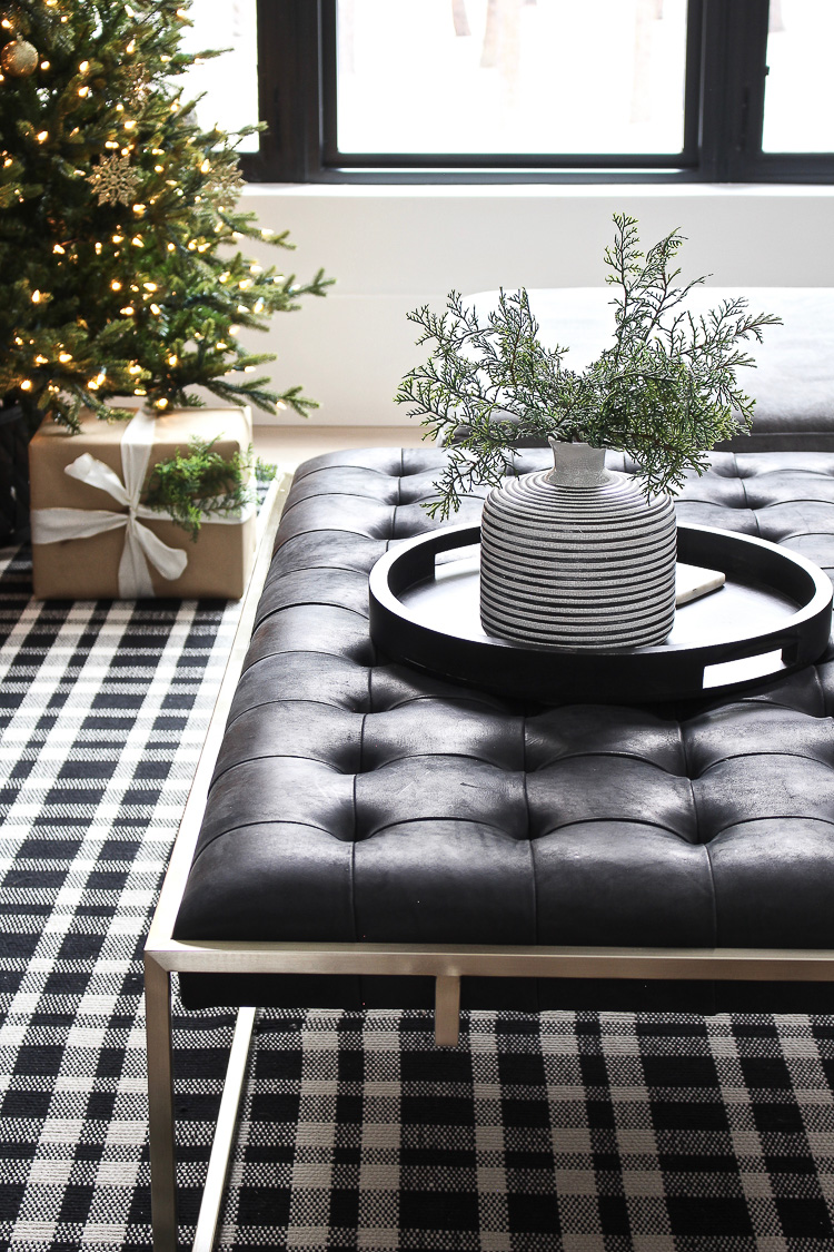 modern-simple-christmas-decor-styling