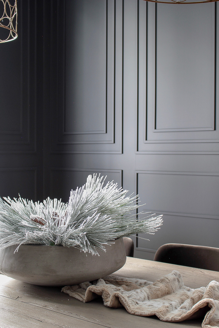 moody-dramatic-elegant-black-dining-room-modern-millwork-mouldings