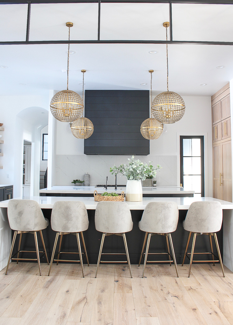 Modern Black and White Kitchen with Sleek Profile Handles