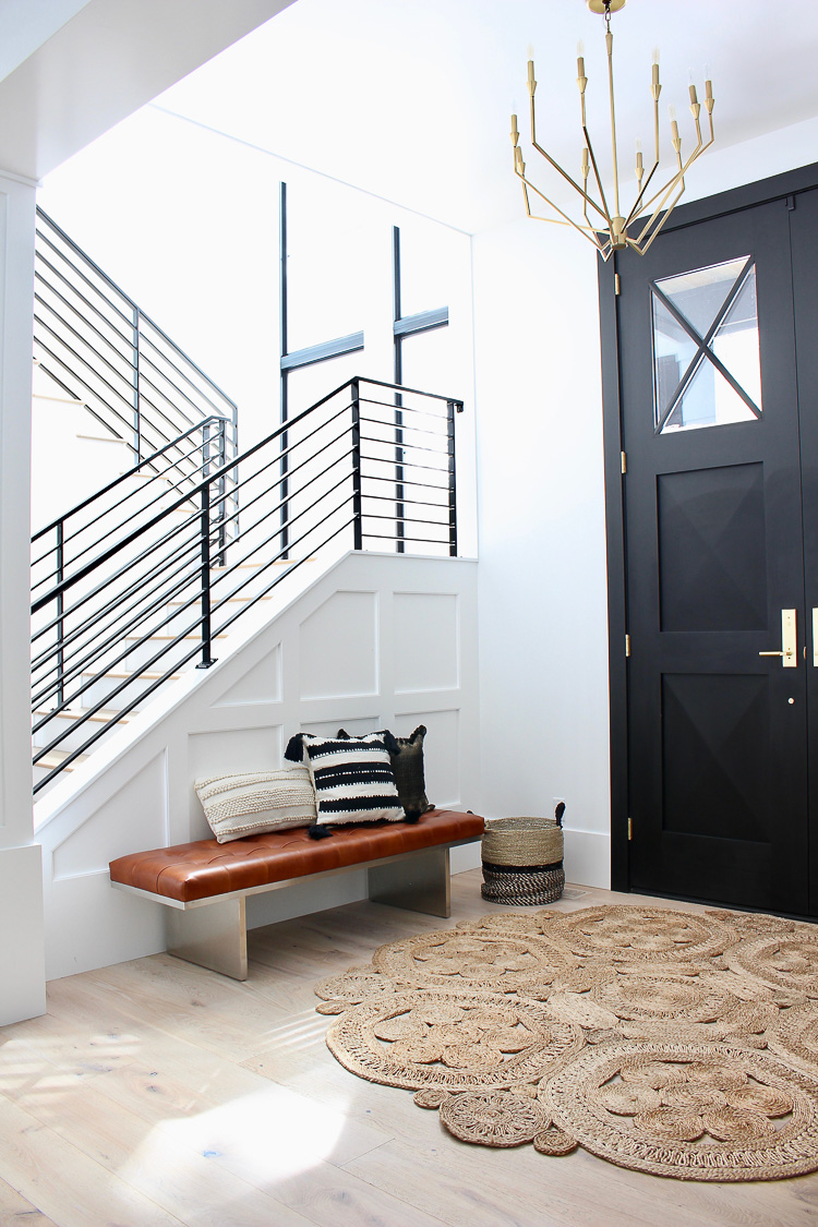 https://thehouseofsilverlining.com/wp-content/uploads/2019/03/organic-modern-contemporary-foyer-entryway-design-7-1.jpg