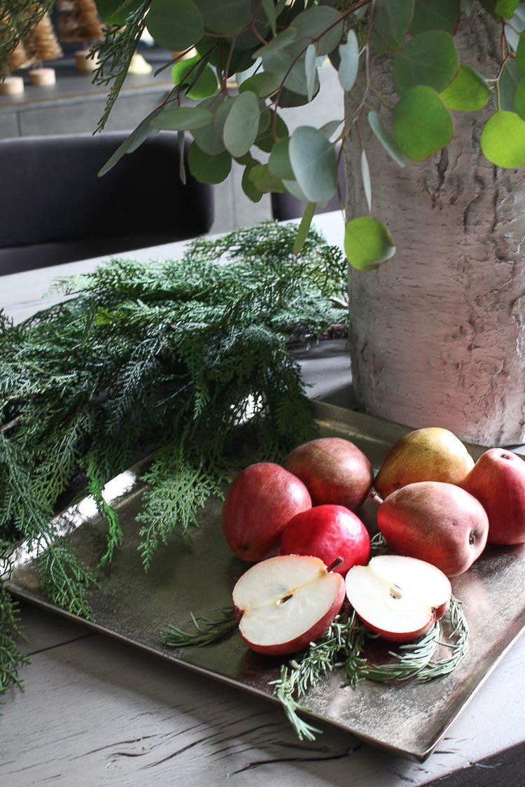 simple-organic-holiday-tablescape-arhaus
