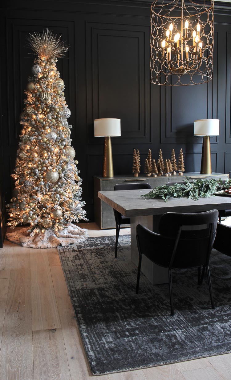 Dining room 2024 christmas tree